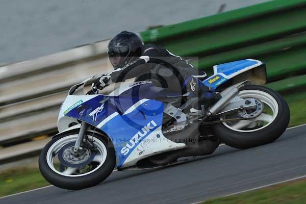 Mallory park Leicestershire;Mallory park photographs;Motorcycle action photographs;Trackday digital images;event digital images;eventdigitalimages;mallory park;no limits trackday;peter wileman photography;trackday;trackday photos