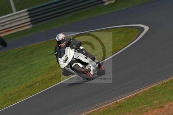 Mallory park Leicestershire;Mallory park photographs;Motorcycle action photographs;Trackday digital images;event digital images;eventdigitalimages;mallory park;no limits trackday;peter wileman photography;trackday;trackday photos