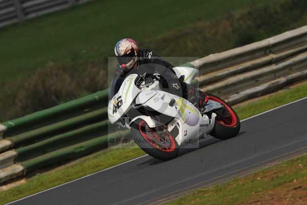 Mallory park Leicestershire;Mallory park photographs;Motorcycle action photographs;Trackday digital images;event digital images;eventdigitalimages;mallory park;no limits trackday;peter wileman photography;trackday;trackday photos