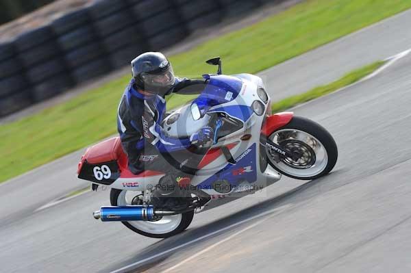 Mallory park Leicestershire;Mallory park photographs;Motorcycle action photographs;Trackday digital images;event digital images;eventdigitalimages;mallory park;no limits trackday;peter wileman photography;trackday;trackday photos