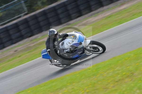 Mallory park Leicestershire;Mallory park photographs;Motorcycle action photographs;Trackday digital images;event digital images;eventdigitalimages;mallory park;no limits trackday;peter wileman photography;trackday;trackday photos