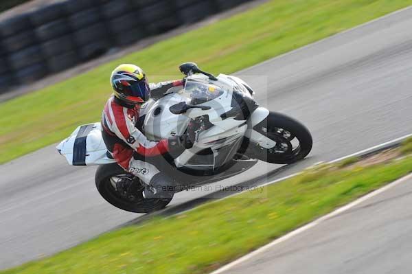 Mallory park Leicestershire;Mallory park photographs;Motorcycle action photographs;Trackday digital images;event digital images;eventdigitalimages;mallory park;no limits trackday;peter wileman photography;trackday;trackday photos