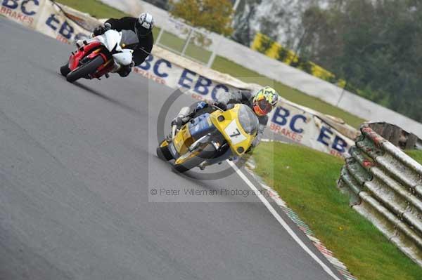 Mallory park Leicestershire;Mallory park photographs;Motorcycle action photographs;Trackday digital images;event digital images;eventdigitalimages;mallory park;no limits trackday;peter wileman photography;trackday;trackday photos