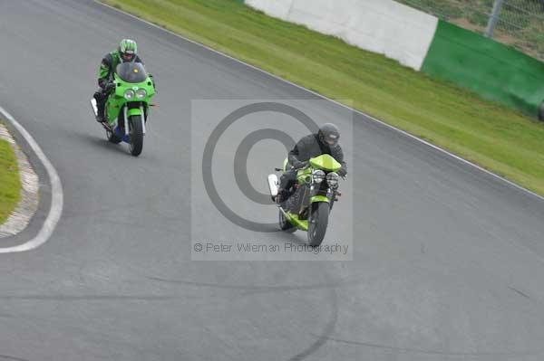 Mallory park Leicestershire;Mallory park photographs;Motorcycle action photographs;Trackday digital images;event digital images;eventdigitalimages;mallory park;no limits trackday;peter wileman photography;trackday;trackday photos