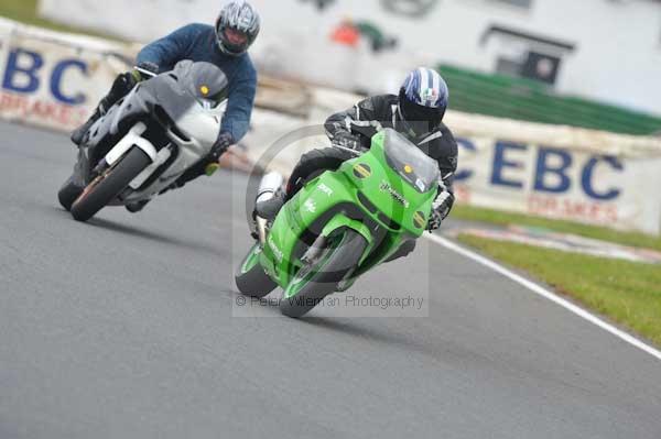 Mallory park Leicestershire;Mallory park photographs;Motorcycle action photographs;Trackday digital images;event digital images;eventdigitalimages;mallory park;no limits trackday;peter wileman photography;trackday;trackday photos