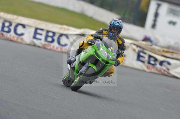 Mallory park Leicestershire;Mallory park photographs;Motorcycle action photographs;Trackday digital images;event digital images;eventdigitalimages;mallory park;no limits trackday;peter wileman photography;trackday;trackday photos