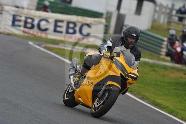 Mallory park Leicestershire;Mallory park photographs;Motorcycle action photographs;Trackday digital images;event digital images;eventdigitalimages;mallory park;no limits trackday;peter wileman photography;trackday;trackday photos