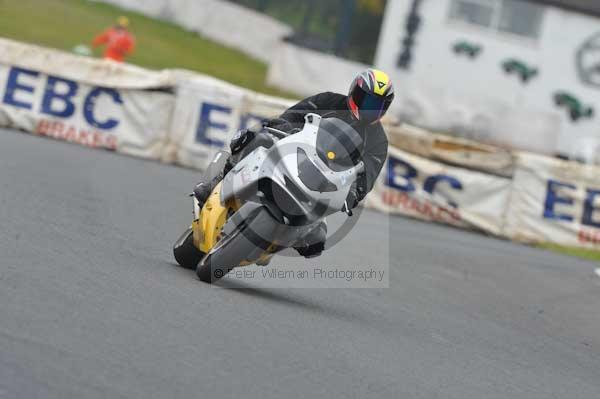 Mallory park Leicestershire;Mallory park photographs;Motorcycle action photographs;Trackday digital images;event digital images;eventdigitalimages;mallory park;no limits trackday;peter wileman photography;trackday;trackday photos