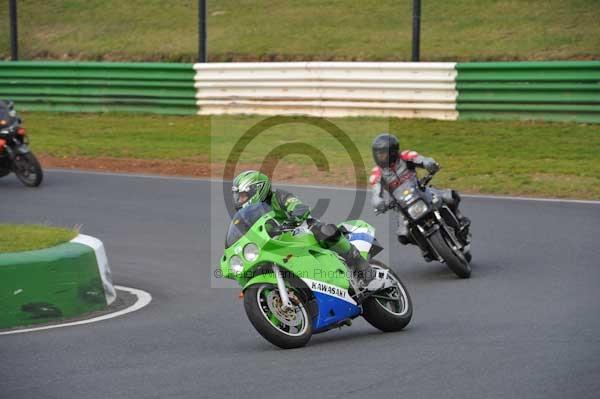 Mallory park Leicestershire;Mallory park photographs;Motorcycle action photographs;Trackday digital images;event digital images;eventdigitalimages;mallory park;no limits trackday;peter wileman photography;trackday;trackday photos