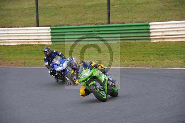 Mallory park Leicestershire;Mallory park photographs;Motorcycle action photographs;Trackday digital images;event digital images;eventdigitalimages;mallory park;no limits trackday;peter wileman photography;trackday;trackday photos