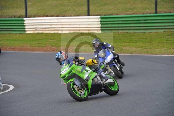 Mallory park Leicestershire;Mallory park photographs;Motorcycle action photographs;Trackday digital images;event digital images;eventdigitalimages;mallory park;no limits trackday;peter wileman photography;trackday;trackday photos