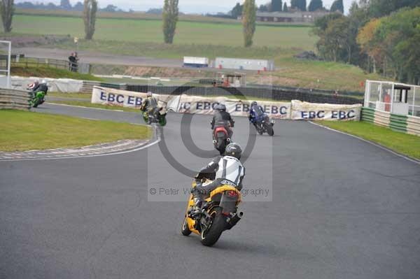 Mallory park Leicestershire;Mallory park photographs;Motorcycle action photographs;Trackday digital images;event digital images;eventdigitalimages;mallory park;no limits trackday;peter wileman photography;trackday;trackday photos