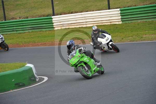 Mallory park Leicestershire;Mallory park photographs;Motorcycle action photographs;Trackday digital images;event digital images;eventdigitalimages;mallory park;no limits trackday;peter wileman photography;trackday;trackday photos