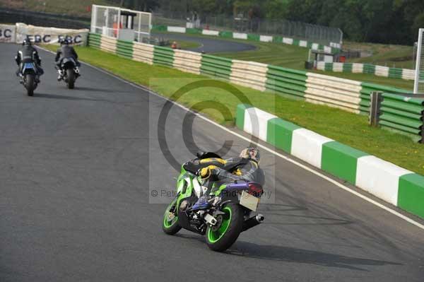 Mallory park Leicestershire;Mallory park photographs;Motorcycle action photographs;Trackday digital images;event digital images;eventdigitalimages;mallory park;no limits trackday;peter wileman photography;trackday;trackday photos