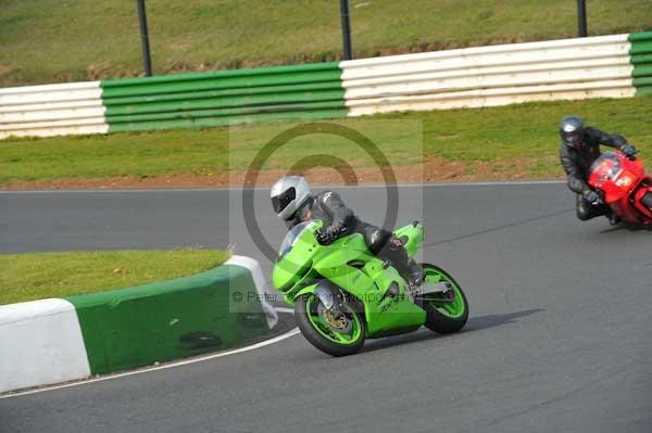 Mallory park Leicestershire;Mallory park photographs;Motorcycle action photographs;Trackday digital images;event digital images;eventdigitalimages;mallory park;no limits trackday;peter wileman photography;trackday;trackday photos