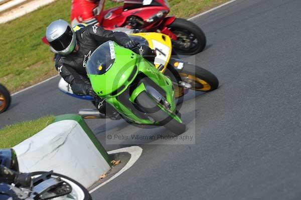 Mallory park Leicestershire;Mallory park photographs;Motorcycle action photographs;Trackday digital images;event digital images;eventdigitalimages;mallory park;no limits trackday;peter wileman photography;trackday;trackday photos