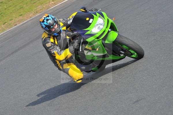 Mallory park Leicestershire;Mallory park photographs;Motorcycle action photographs;Trackday digital images;event digital images;eventdigitalimages;mallory park;no limits trackday;peter wileman photography;trackday;trackday photos