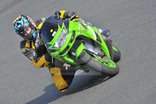 Mallory park Leicestershire;Mallory park photographs;Motorcycle action photographs;Trackday digital images;event digital images;eventdigitalimages;mallory park;no limits trackday;peter wileman photography;trackday;trackday photos