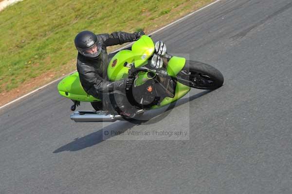 Mallory park Leicestershire;Mallory park photographs;Motorcycle action photographs;Trackday digital images;event digital images;eventdigitalimages;mallory park;no limits trackday;peter wileman photography;trackday;trackday photos