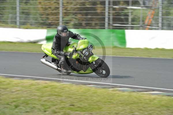 Mallory park Leicestershire;Mallory park photographs;Motorcycle action photographs;Trackday digital images;event digital images;eventdigitalimages;mallory park;no limits trackday;peter wileman photography;trackday;trackday photos