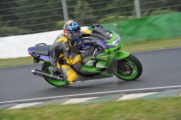 Mallory park Leicestershire;Mallory park photographs;Motorcycle action photographs;Trackday digital images;event digital images;eventdigitalimages;mallory park;no limits trackday;peter wileman photography;trackday;trackday photos