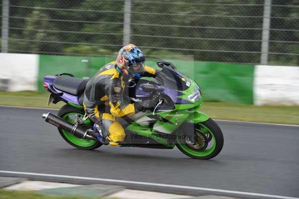 Mallory park Leicestershire;Mallory park photographs;Motorcycle action photographs;Trackday digital images;event digital images;eventdigitalimages;mallory park;no limits trackday;peter wileman photography;trackday;trackday photos