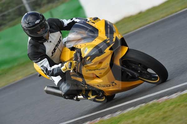 Mallory park Leicestershire;Mallory park photographs;Motorcycle action photographs;Trackday digital images;event digital images;eventdigitalimages;mallory park;no limits trackday;peter wileman photography;trackday;trackday photos