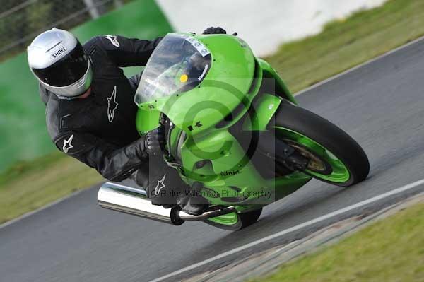 Mallory park Leicestershire;Mallory park photographs;Motorcycle action photographs;Trackday digital images;event digital images;eventdigitalimages;mallory park;no limits trackday;peter wileman photography;trackday;trackday photos