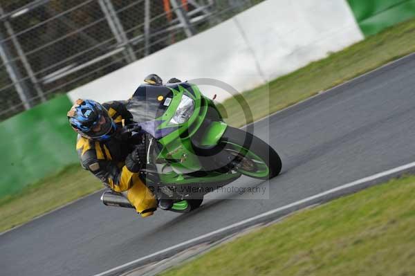 Mallory park Leicestershire;Mallory park photographs;Motorcycle action photographs;Trackday digital images;event digital images;eventdigitalimages;mallory park;no limits trackday;peter wileman photography;trackday;trackday photos