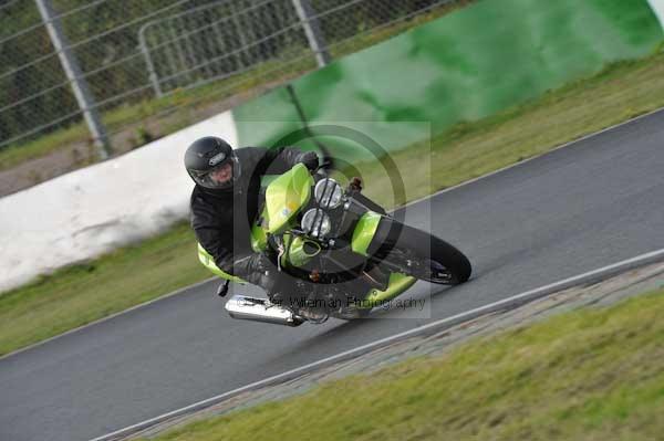 Mallory park Leicestershire;Mallory park photographs;Motorcycle action photographs;Trackday digital images;event digital images;eventdigitalimages;mallory park;no limits trackday;peter wileman photography;trackday;trackday photos