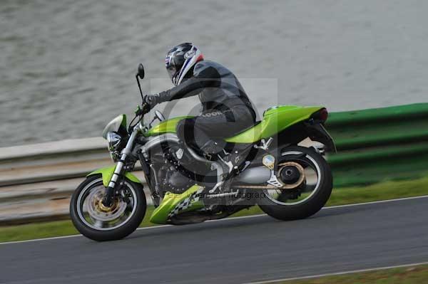 Mallory park Leicestershire;Mallory park photographs;Motorcycle action photographs;Trackday digital images;event digital images;eventdigitalimages;mallory park;no limits trackday;peter wileman photography;trackday;trackday photos