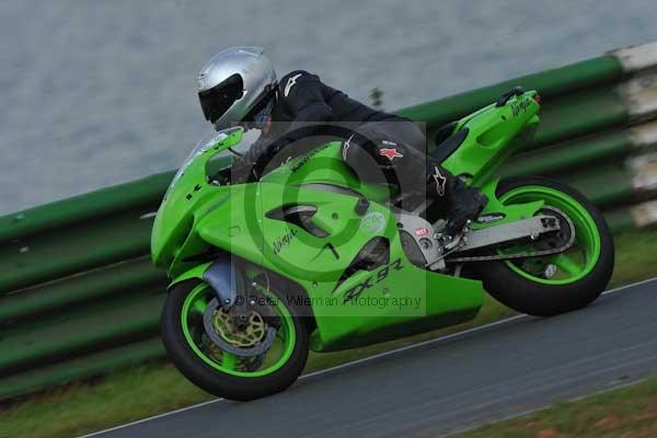 Mallory park Leicestershire;Mallory park photographs;Motorcycle action photographs;Trackday digital images;event digital images;eventdigitalimages;mallory park;no limits trackday;peter wileman photography;trackday;trackday photos