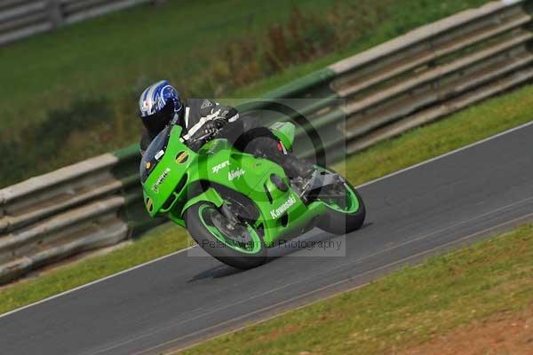 Mallory park Leicestershire;Mallory park photographs;Motorcycle action photographs;Trackday digital images;event digital images;eventdigitalimages;mallory park;no limits trackday;peter wileman photography;trackday;trackday photos