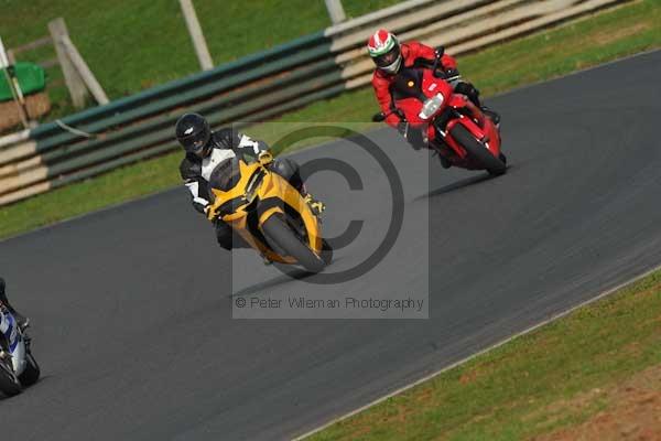 Mallory park Leicestershire;Mallory park photographs;Motorcycle action photographs;Trackday digital images;event digital images;eventdigitalimages;mallory park;no limits trackday;peter wileman photography;trackday;trackday photos