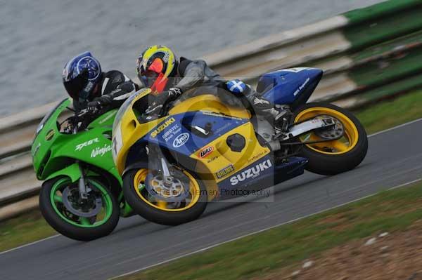 Mallory park Leicestershire;Mallory park photographs;Motorcycle action photographs;Trackday digital images;event digital images;eventdigitalimages;mallory park;no limits trackday;peter wileman photography;trackday;trackday photos