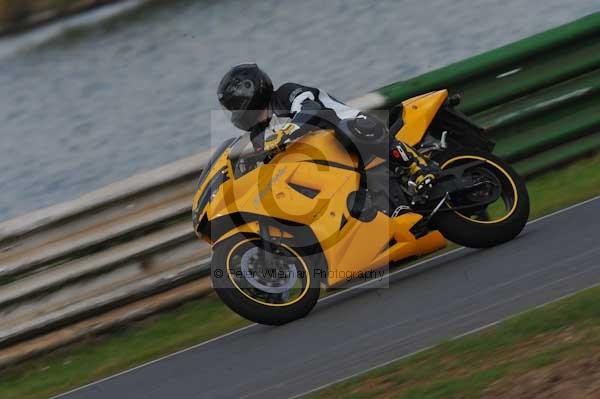 Mallory park Leicestershire;Mallory park photographs;Motorcycle action photographs;Trackday digital images;event digital images;eventdigitalimages;mallory park;no limits trackday;peter wileman photography;trackday;trackday photos