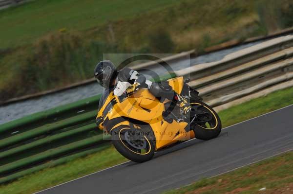 Mallory park Leicestershire;Mallory park photographs;Motorcycle action photographs;Trackday digital images;event digital images;eventdigitalimages;mallory park;no limits trackday;peter wileman photography;trackday;trackday photos