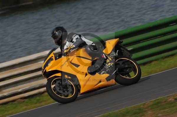 Mallory park Leicestershire;Mallory park photographs;Motorcycle action photographs;Trackday digital images;event digital images;eventdigitalimages;mallory park;no limits trackday;peter wileman photography;trackday;trackday photos