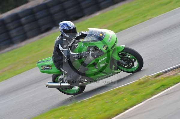 Mallory park Leicestershire;Mallory park photographs;Motorcycle action photographs;Trackday digital images;event digital images;eventdigitalimages;mallory park;no limits trackday;peter wileman photography;trackday;trackday photos