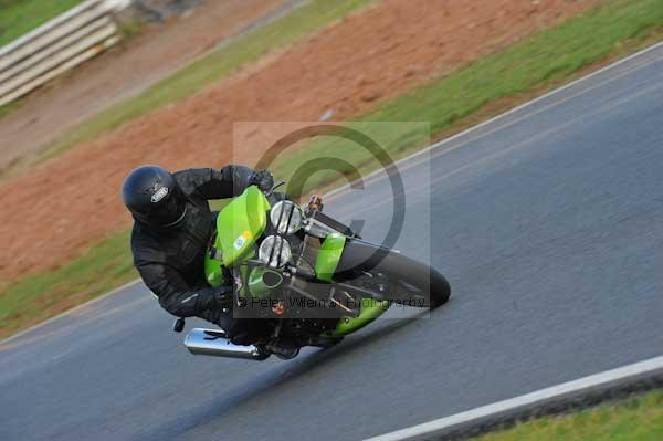 Mallory park Leicestershire;Mallory park photographs;Motorcycle action photographs;Trackday digital images;event digital images;eventdigitalimages;mallory park;no limits trackday;peter wileman photography;trackday;trackday photos