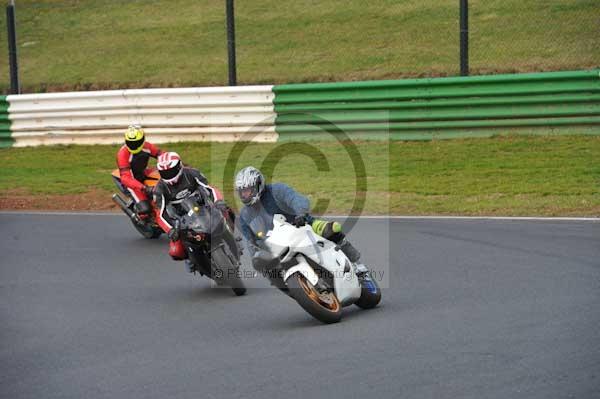 Mallory park Leicestershire;Mallory park photographs;Motorcycle action photographs;Trackday digital images;event digital images;eventdigitalimages;mallory park;no limits trackday;peter wileman photography;trackday;trackday photos