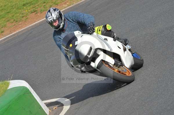 Mallory park Leicestershire;Mallory park photographs;Motorcycle action photographs;Trackday digital images;event digital images;eventdigitalimages;mallory park;no limits trackday;peter wileman photography;trackday;trackday photos