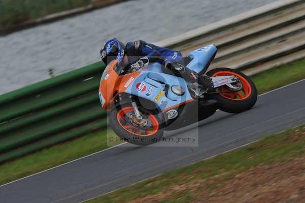 Mallory park Leicestershire;Mallory park photographs;Motorcycle action photographs;Trackday digital images;event digital images;eventdigitalimages;mallory park;no limits trackday;peter wileman photography;trackday;trackday photos