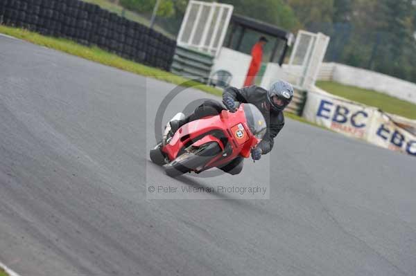 Mallory park Leicestershire;Mallory park photographs;Motorcycle action photographs;Trackday digital images;event digital images;eventdigitalimages;mallory park;no limits trackday;peter wileman photography;trackday;trackday photos