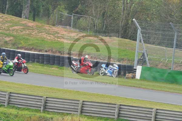 Mallory park Leicestershire;Mallory park photographs;Motorcycle action photographs;Trackday digital images;event digital images;eventdigitalimages;mallory park;no limits trackday;peter wileman photography;trackday;trackday photos