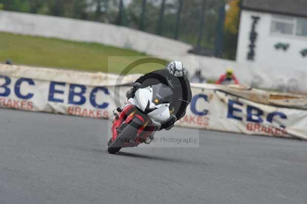 Mallory park Leicestershire;Mallory park photographs;Motorcycle action photographs;Trackday digital images;event digital images;eventdigitalimages;mallory park;no limits trackday;peter wileman photography;trackday;trackday photos