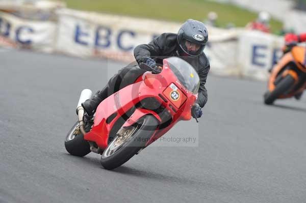 Mallory park Leicestershire;Mallory park photographs;Motorcycle action photographs;Trackday digital images;event digital images;eventdigitalimages;mallory park;no limits trackday;peter wileman photography;trackday;trackday photos