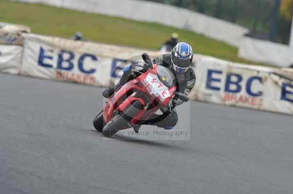 Mallory park Leicestershire;Mallory park photographs;Motorcycle action photographs;Trackday digital images;event digital images;eventdigitalimages;mallory park;no limits trackday;peter wileman photography;trackday;trackday photos