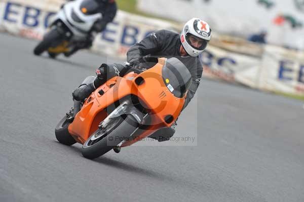 Mallory park Leicestershire;Mallory park photographs;Motorcycle action photographs;Trackday digital images;event digital images;eventdigitalimages;mallory park;no limits trackday;peter wileman photography;trackday;trackday photos