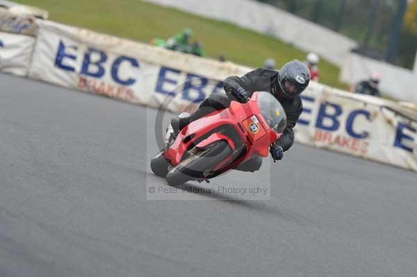 Mallory park Leicestershire;Mallory park photographs;Motorcycle action photographs;Trackday digital images;event digital images;eventdigitalimages;mallory park;no limits trackday;peter wileman photography;trackday;trackday photos